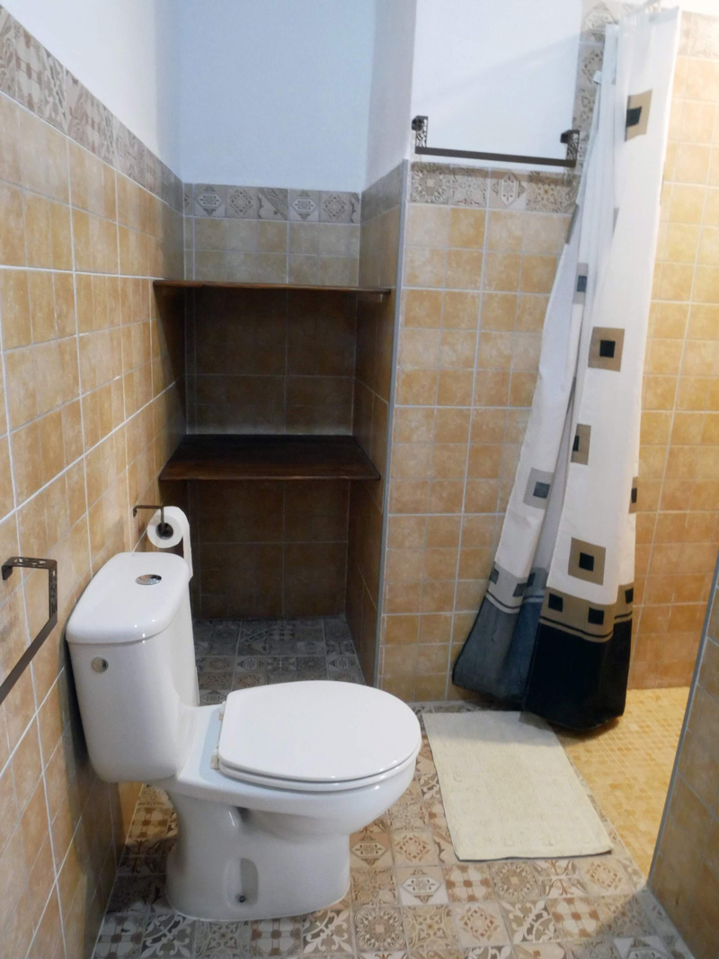 baño-alojamiento-familias