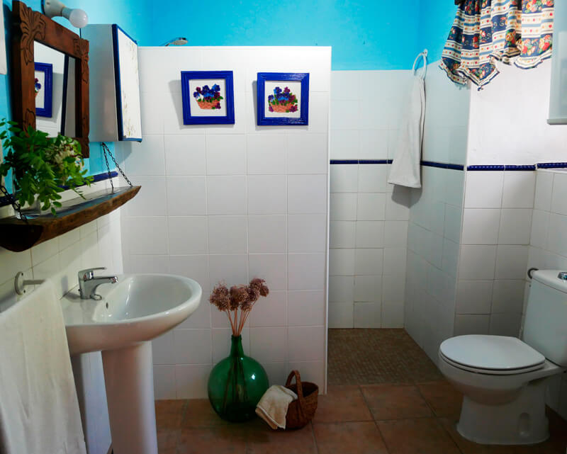 Baño alojamiento La Gineta