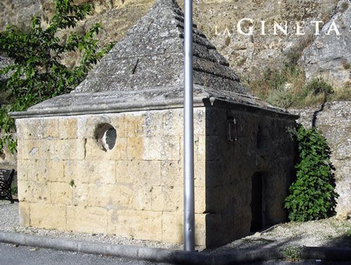 Antiguo depósito de agua desde el que parte la ruta